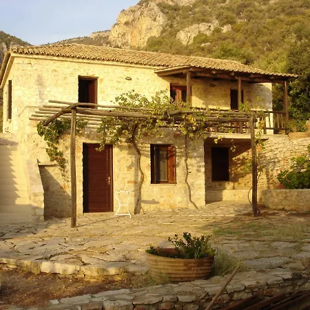 Traditional House In Xiropigado * أستروس